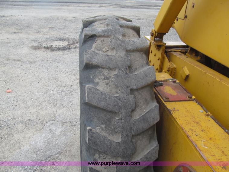 image for item D7375 1971 Caterpillar 120 motor grader