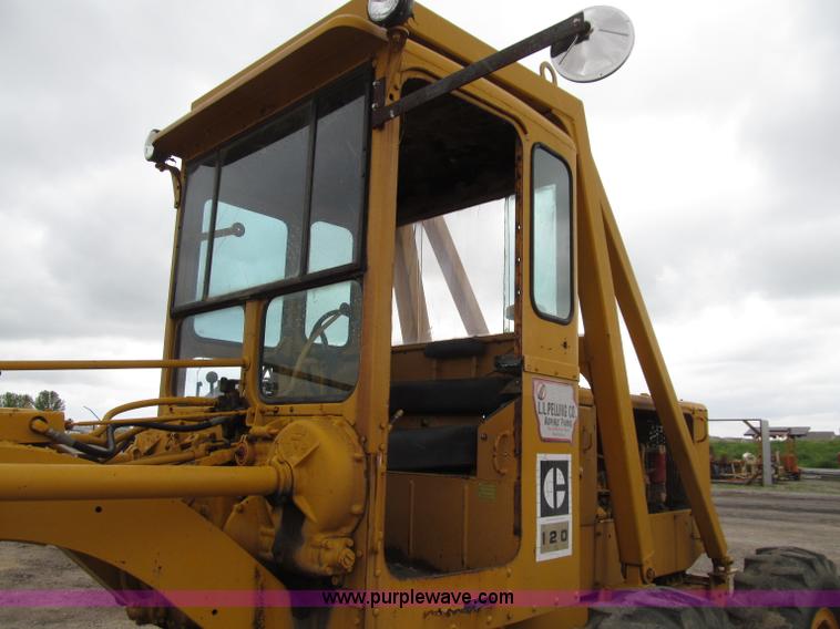 image for item D7375 1971 Caterpillar 120 motor grader