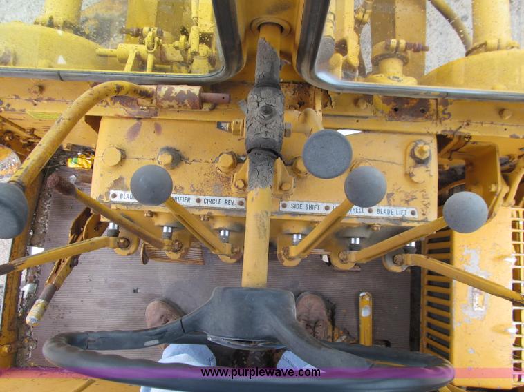 image for item D7375 1971 Caterpillar 120 motor grader