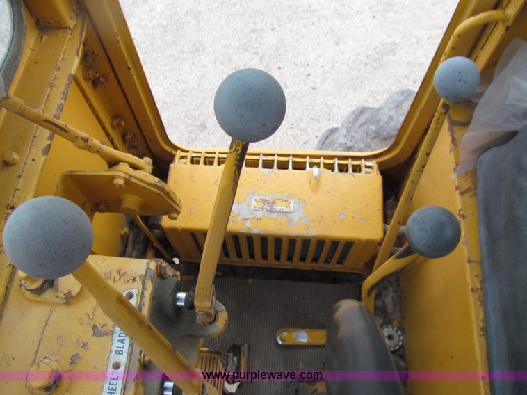 image for item D7375 1971 Caterpillar 120 motor grader