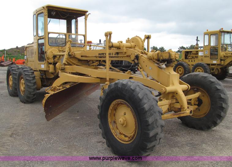 image for item D7376 1962 Caterpillar 12E motor grader