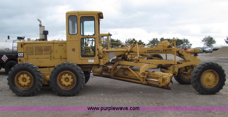 image for item D7376 1962 Caterpillar 12E motor grader