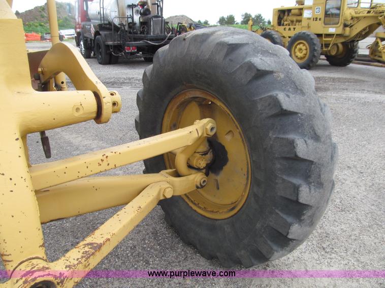 image for item D7376 1962 Caterpillar 12E motor grader