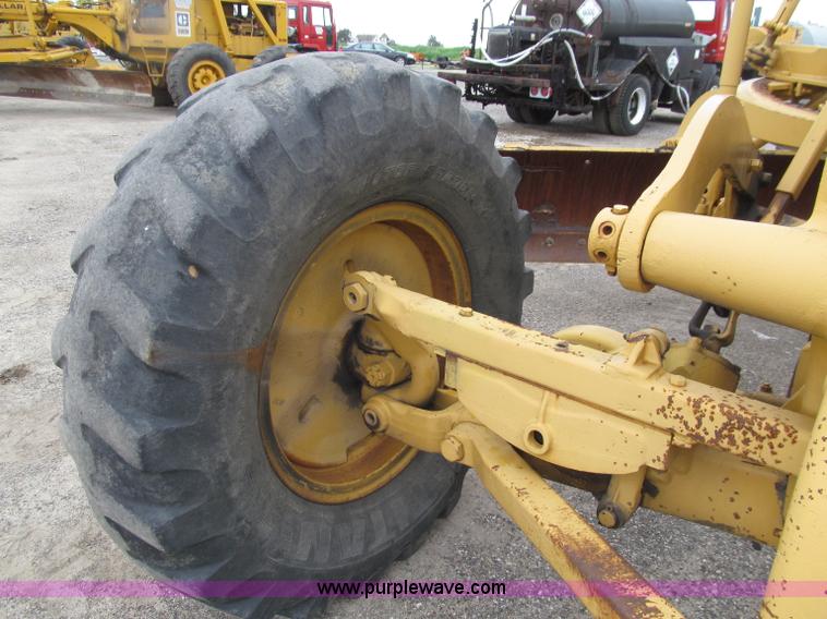image for item D7376 1962 Caterpillar 12E motor grader