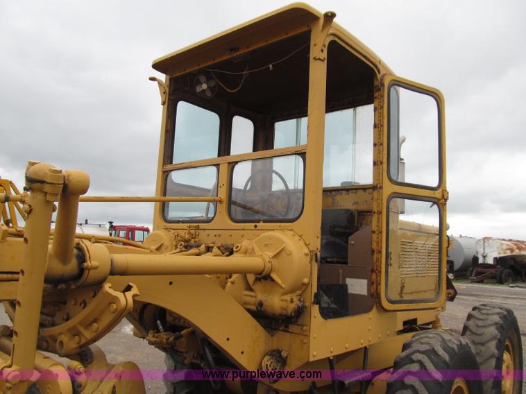 image for item D7376 1962 Caterpillar 12E motor grader