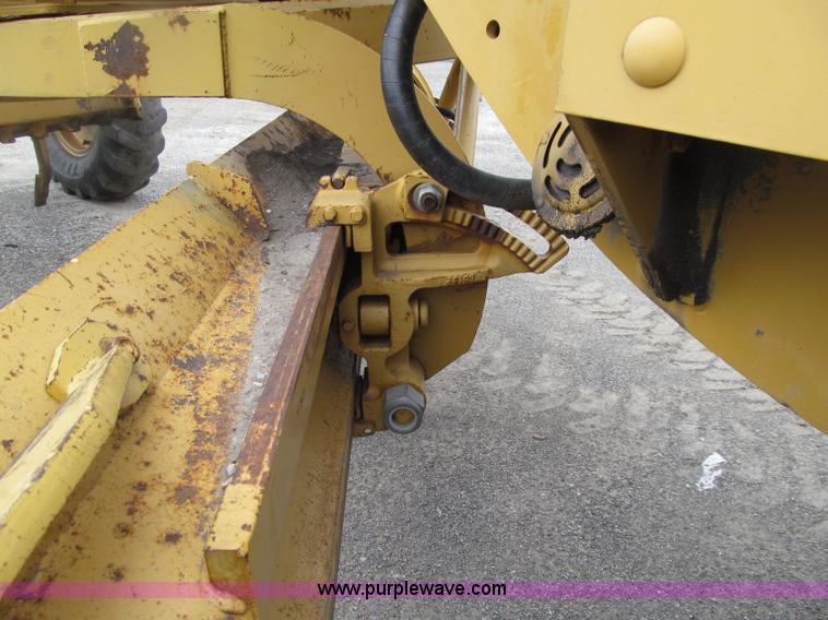 image for item D7376 1962 Caterpillar 12E motor grader