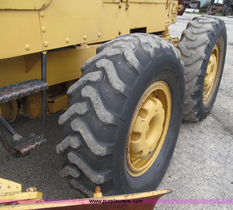 image for item D7376 1962 Caterpillar 12E motor grader