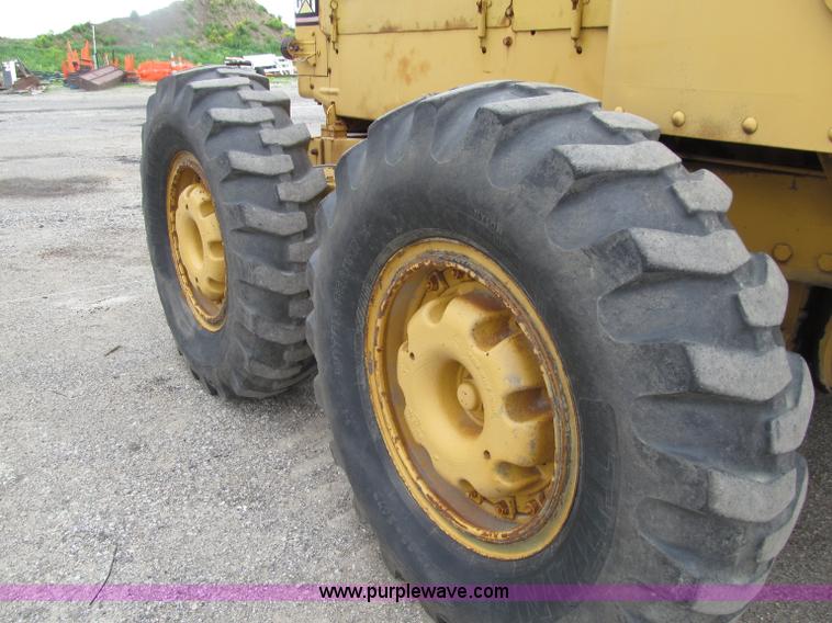 image for item D7376 1962 Caterpillar 12E motor grader