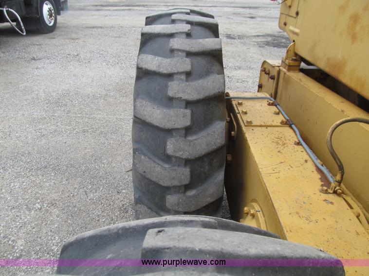 image for item D7376 1962 Caterpillar 12E motor grader