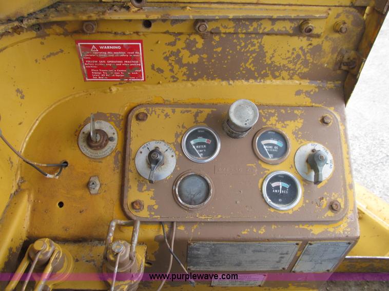 image for item D7376 1962 Caterpillar 12E motor grader