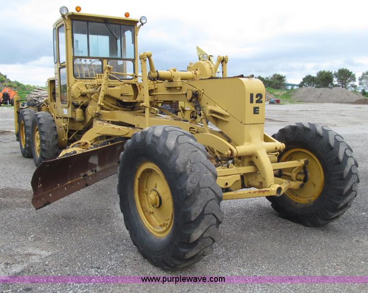 image for item D7377 1963 Caterpillar 12E motor grader