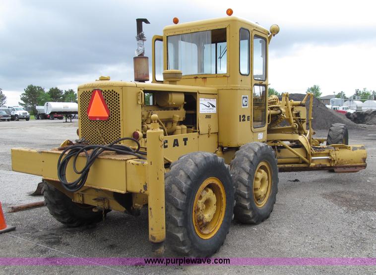 image for item D7377 1963 Caterpillar 12E motor grader