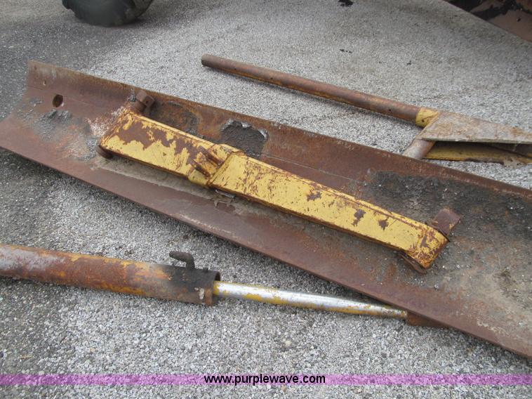 image for item D7377 1963 Caterpillar 12E motor grader