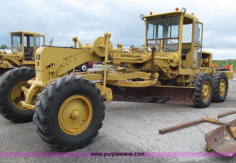 image for item D7377 1963 Caterpillar 12E motor grader