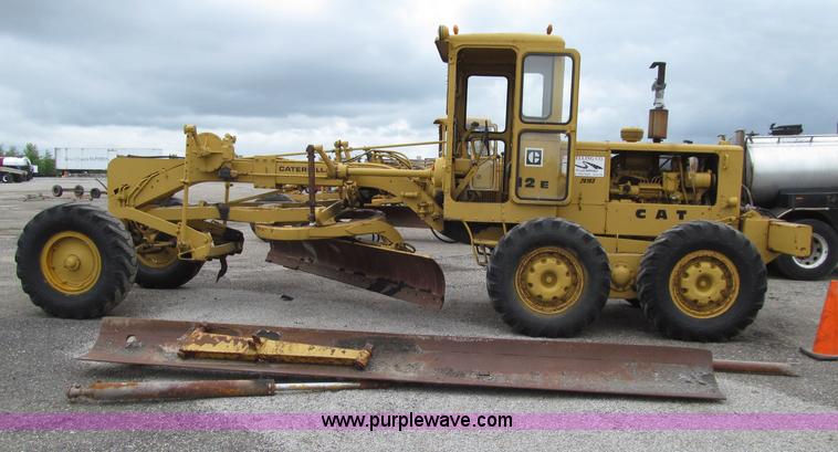 image for item D7377 1963 Caterpillar 12E motor grader