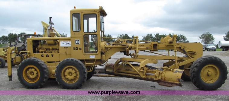 image for item D7377 1963 Caterpillar 12E motor grader