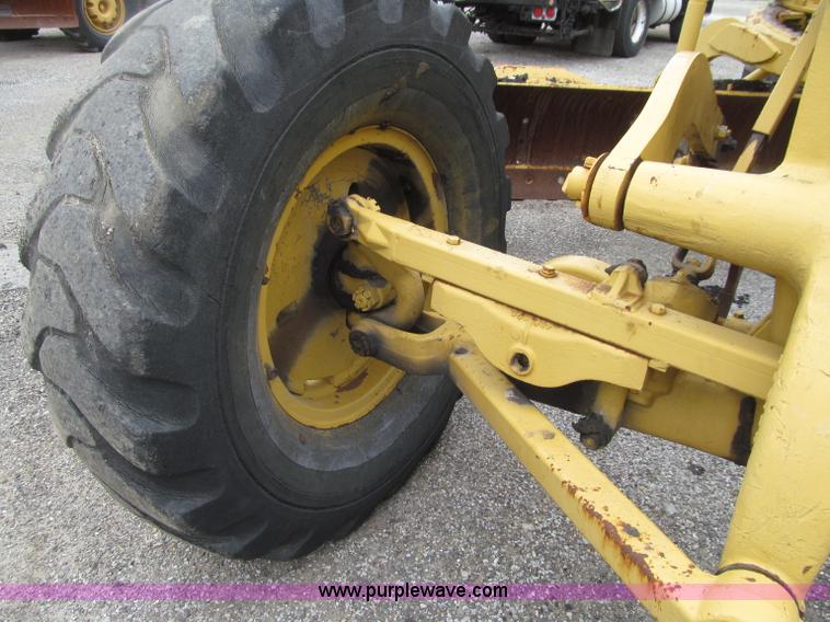 image for item D7377 1963 Caterpillar 12E motor grader
