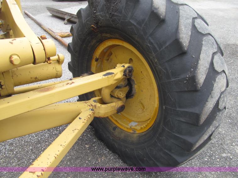 image for item D7377 1963 Caterpillar 12E motor grader