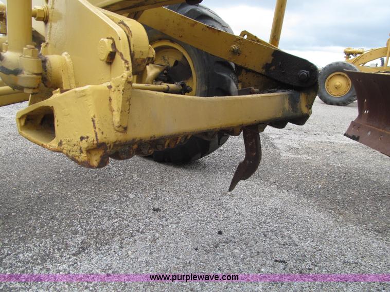 image for item D7377 1963 Caterpillar 12E motor grader