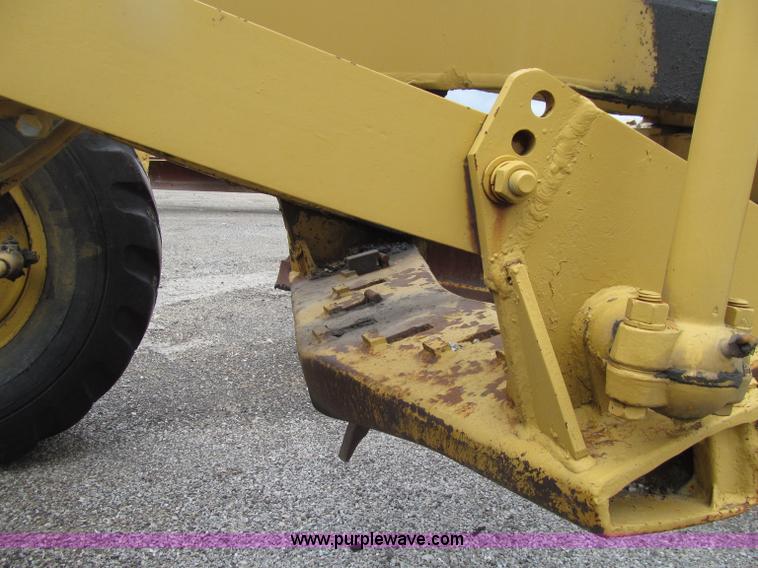 image for item D7377 1963 Caterpillar 12E motor grader