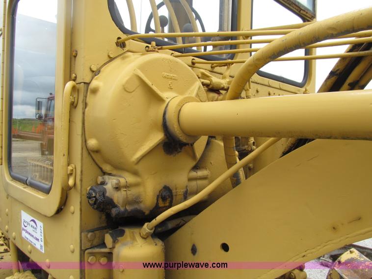 image for item D7377 1963 Caterpillar 12E motor grader