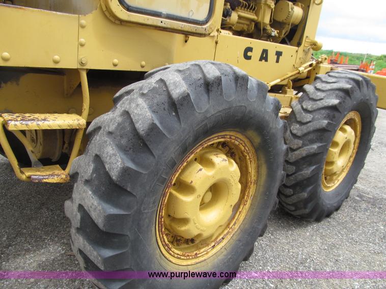 image for item D7377 1963 Caterpillar 12E motor grader
