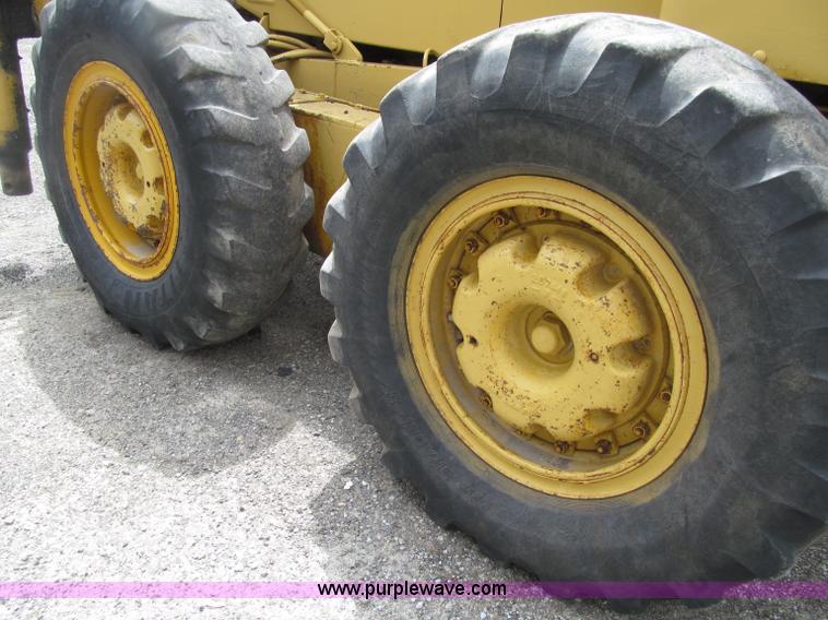 image for item D7377 1963 Caterpillar 12E motor grader