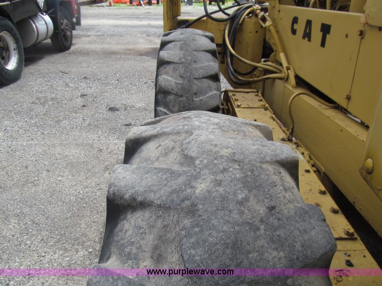 image for item D7377 1963 Caterpillar 12E motor grader