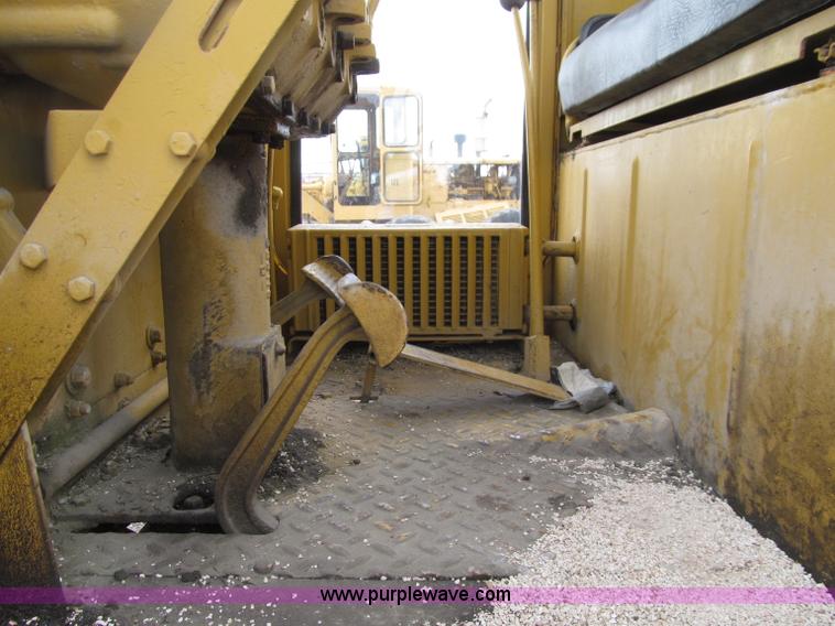 image for item D7377 1963 Caterpillar 12E motor grader