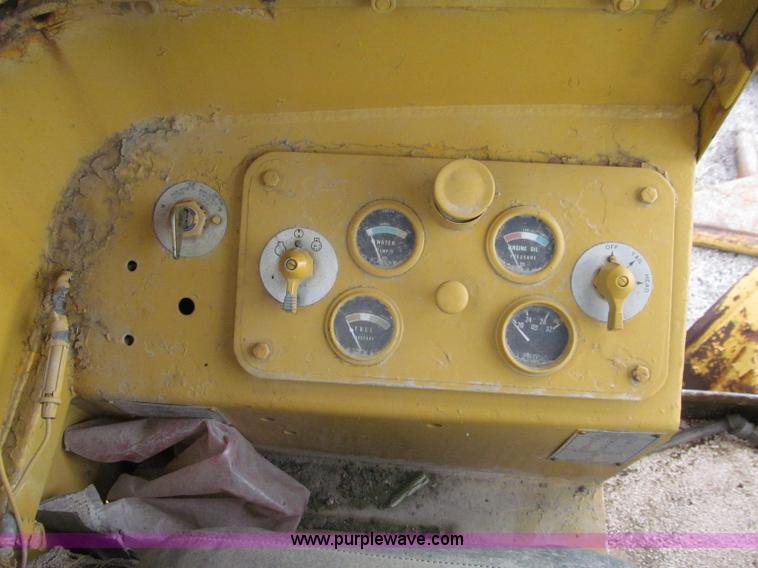 image for item D7377 1963 Caterpillar 12E motor grader