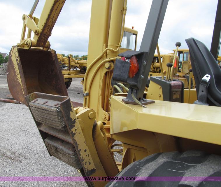 image for item D7378 1989 Case 480E backhoe