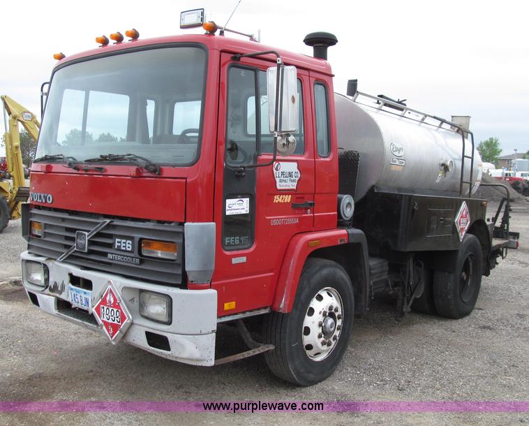 image for item D7379 1988 Volvo FE615 distributor truck