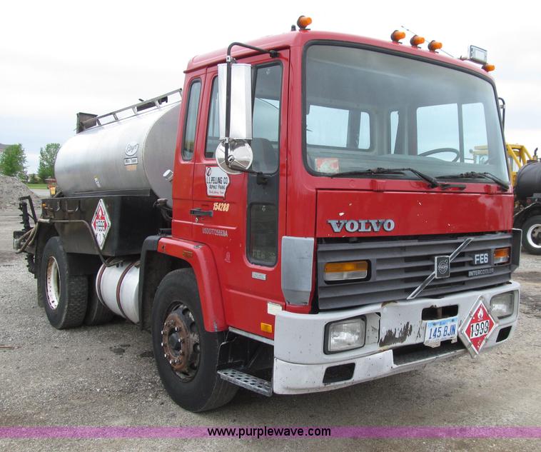 image for item D7379 1988 Volvo FE615 distributor truck