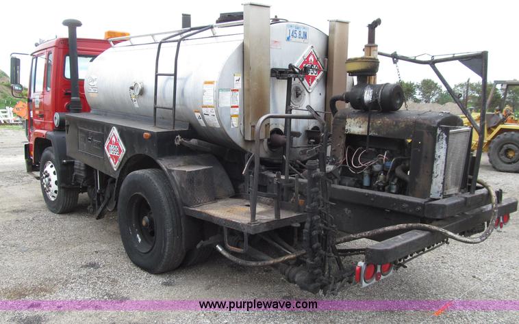 image for item D7379 1988 Volvo FE615 distributor truck