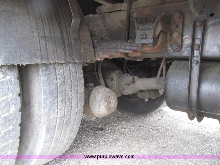 image for item D7379 1988 Volvo FE615 distributor truck