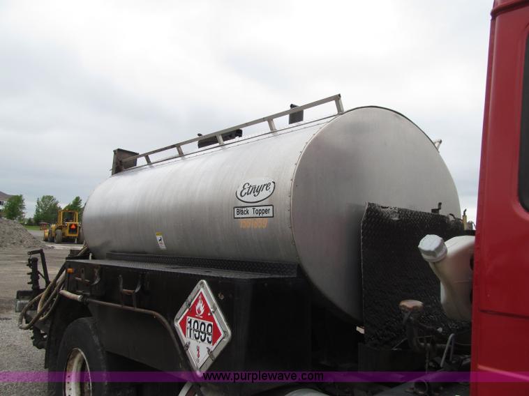 image for item D7379 1988 Volvo FE615 distributor truck