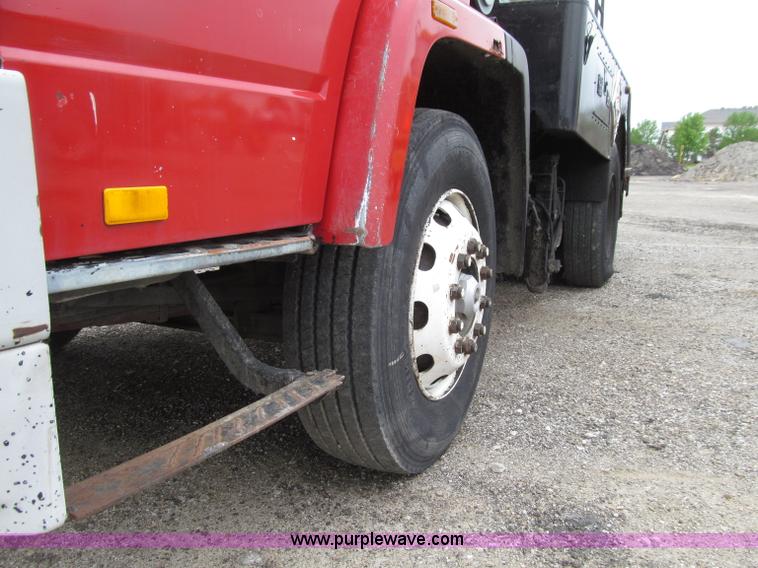 image for item D7379 1988 Volvo FE615 distributor truck