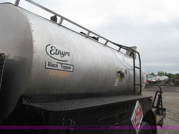 image for item D7379 1988 Volvo FE615 distributor truck