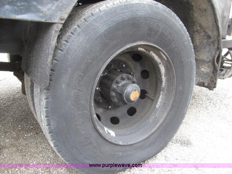 image for item D7379 1988 Volvo FE615 distributor truck