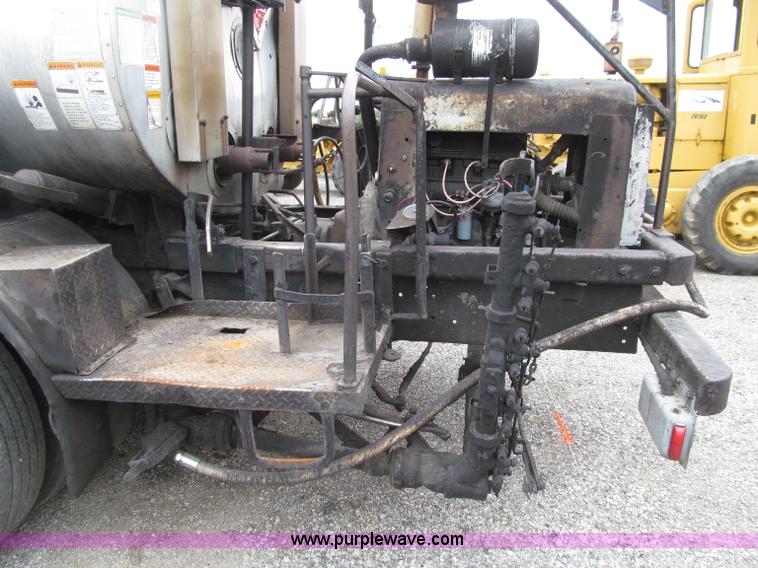 image for item D7379 1988 Volvo FE615 distributor truck