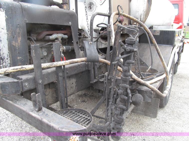 image for item D7379 1988 Volvo FE615 distributor truck