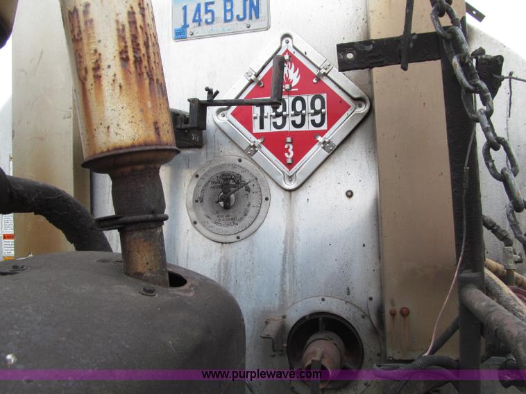 image for item D7379 1988 Volvo FE615 distributor truck