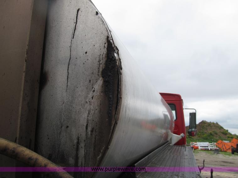 image for item D7379 1988 Volvo FE615 distributor truck