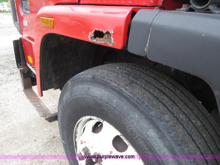 image for item D7379 1988 Volvo FE615 distributor truck