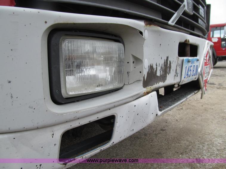 image for item D7379 1988 Volvo FE615 distributor truck