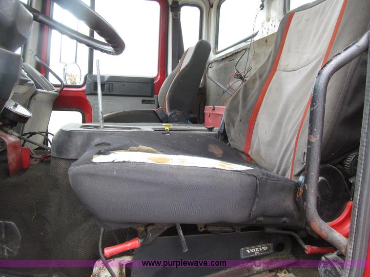 image for item D7379 1988 Volvo FE615 distributor truck