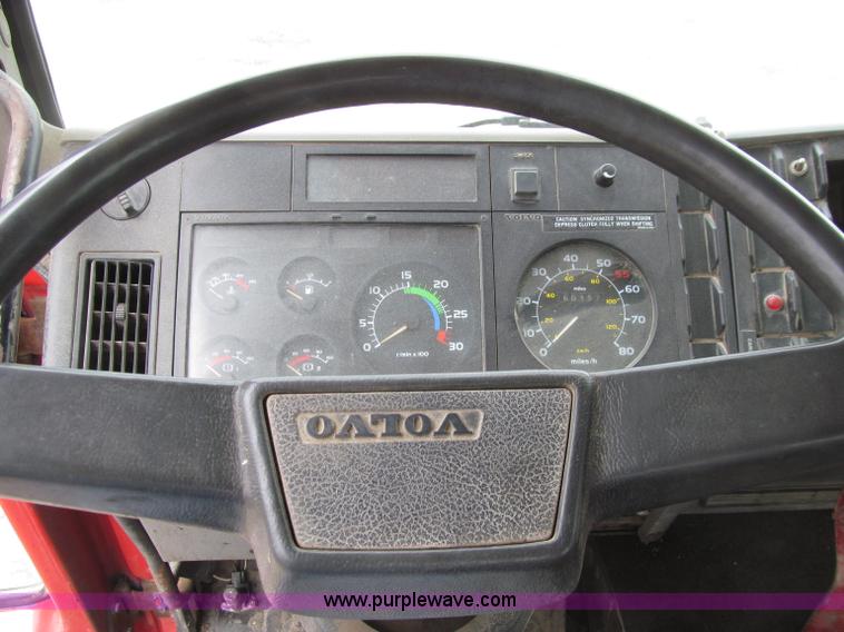 image for item D7379 1988 Volvo FE615 distributor truck