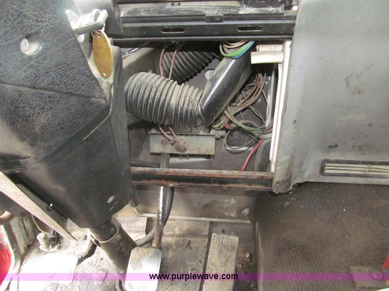 image for item D7379 1988 Volvo FE615 distributor truck