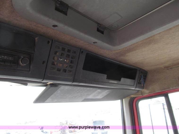 image for item D7379 1988 Volvo FE615 distributor truck