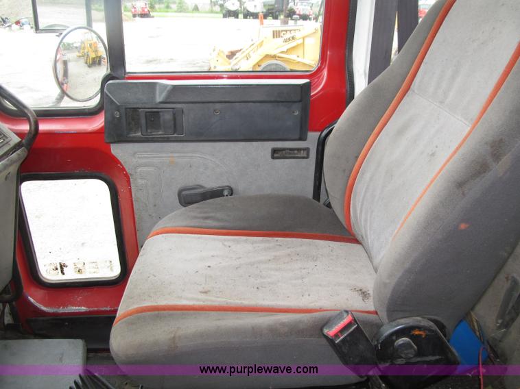 image for item D7379 1988 Volvo FE615 distributor truck